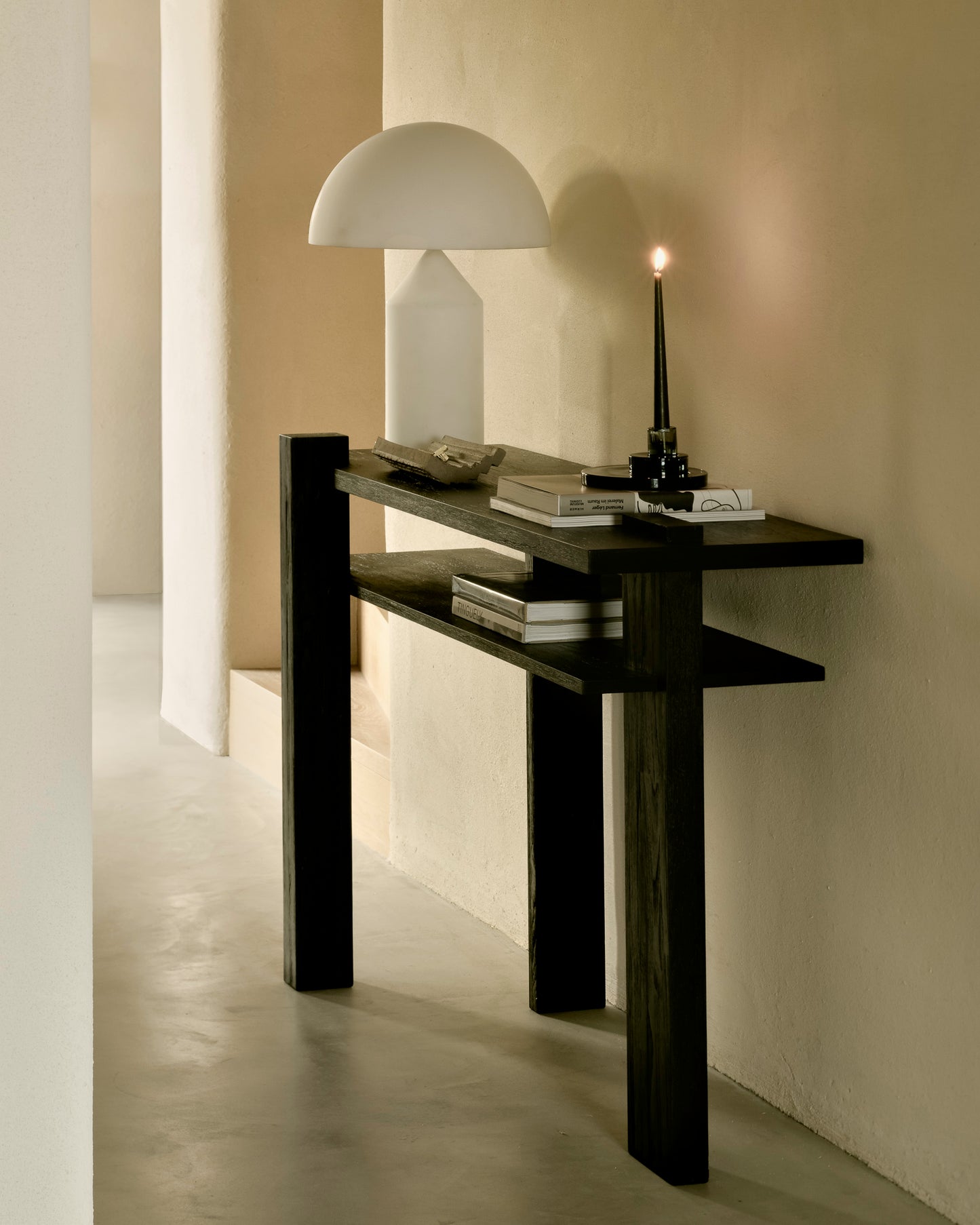 Abstract consoletafel