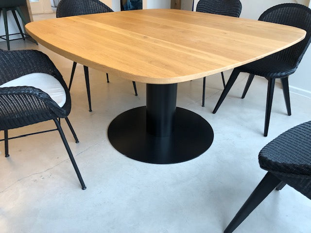 Toonzaalmodel Bliss vierkante eettafel