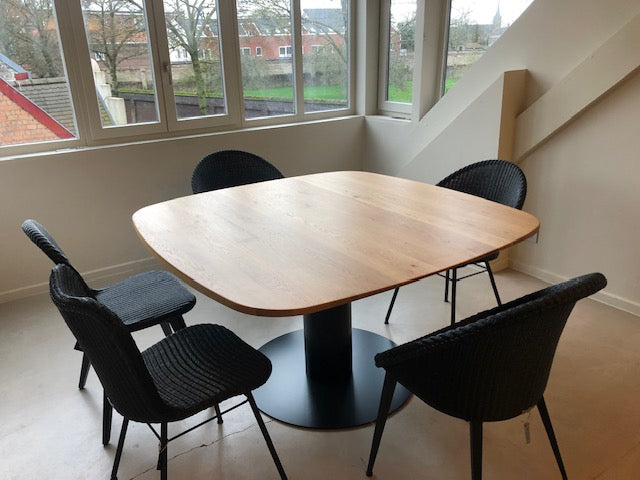 Toonzaalmodel Bliss vierkante eettafel