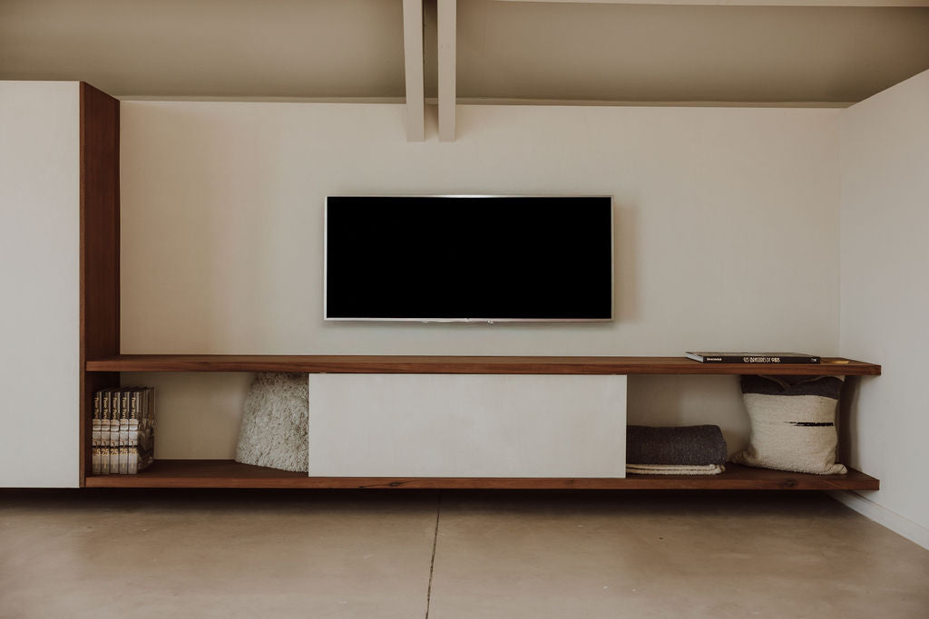 KURA - combinatie van open rek, gesloten hoge kast en tv kast
