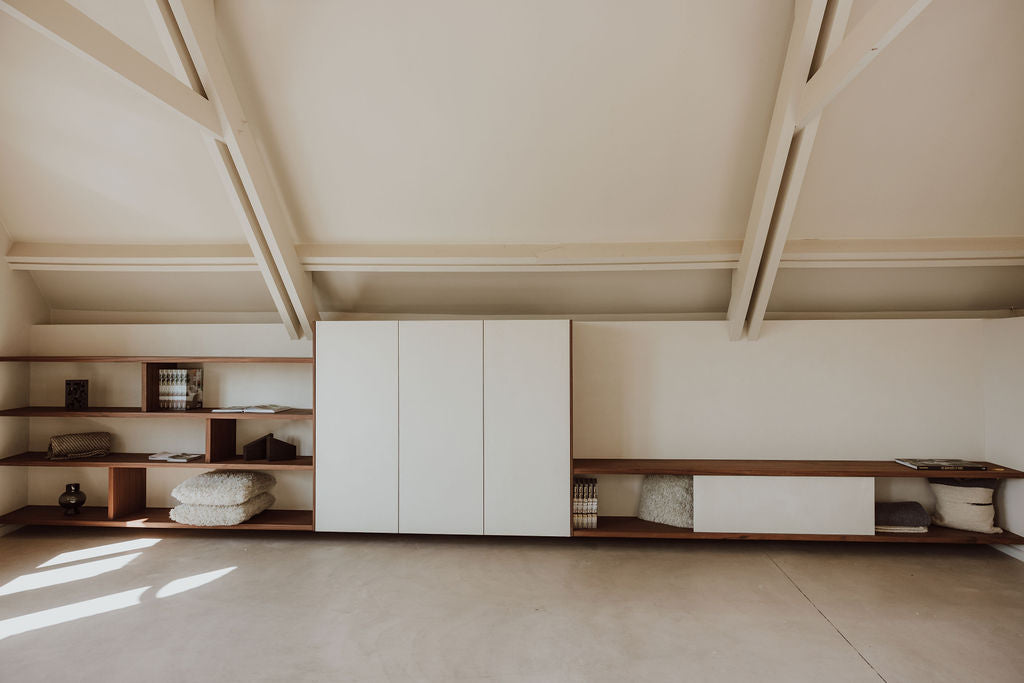 KURA - combinatie van open rek, gesloten hoge kast en tv kast