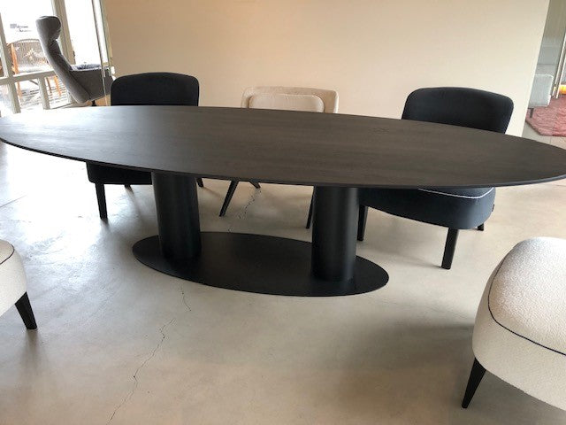 Toonzaalmodel Buddha ovalen Low Dining eettafel