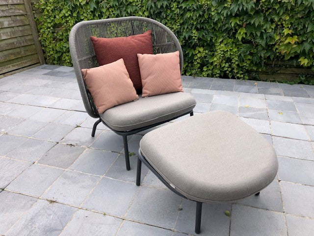 Toonzaalmodel Set Kodo Cocoon tuin loungestoel + poef