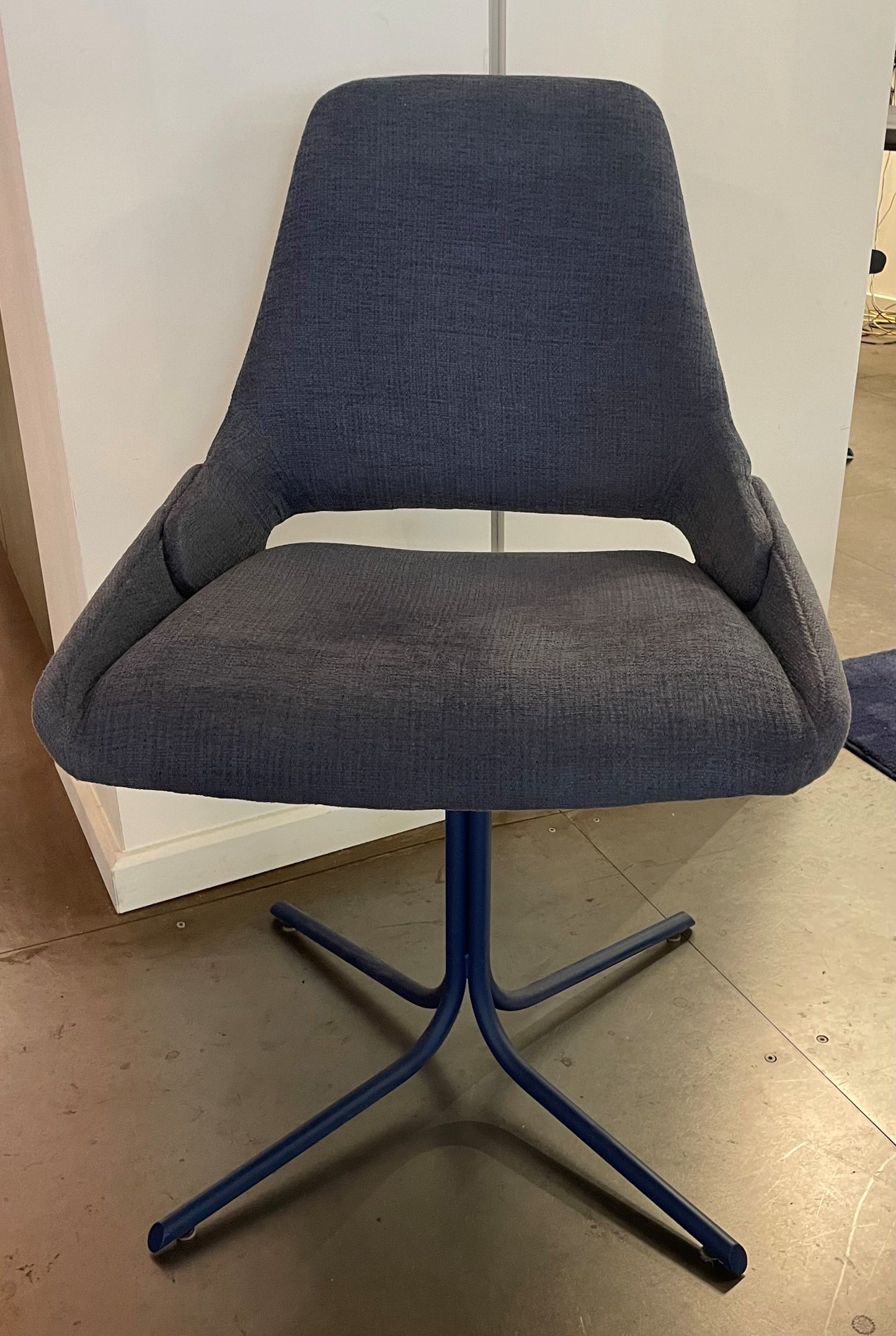 Toonzaalmodel set van 6 stuks Lotus stoelen indigo blauw